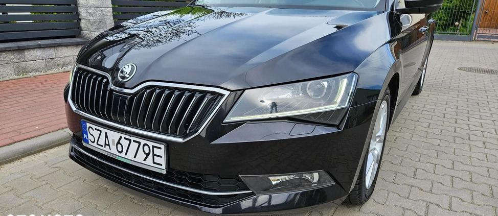 Skoda Superb cena 74904 przebieg: 211353, rok produkcji 2017 z Zawiercie małe 379
